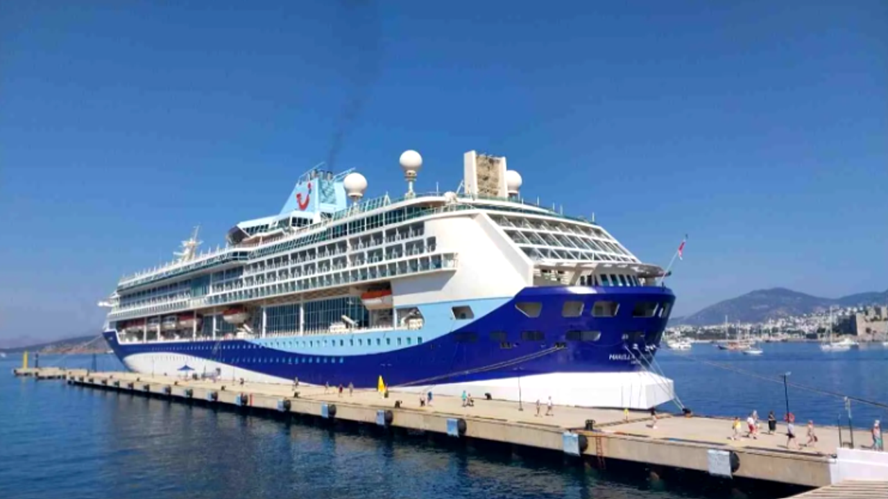 Bodrum Limanı’na dev kruvaziyer: 1790 turist geldi