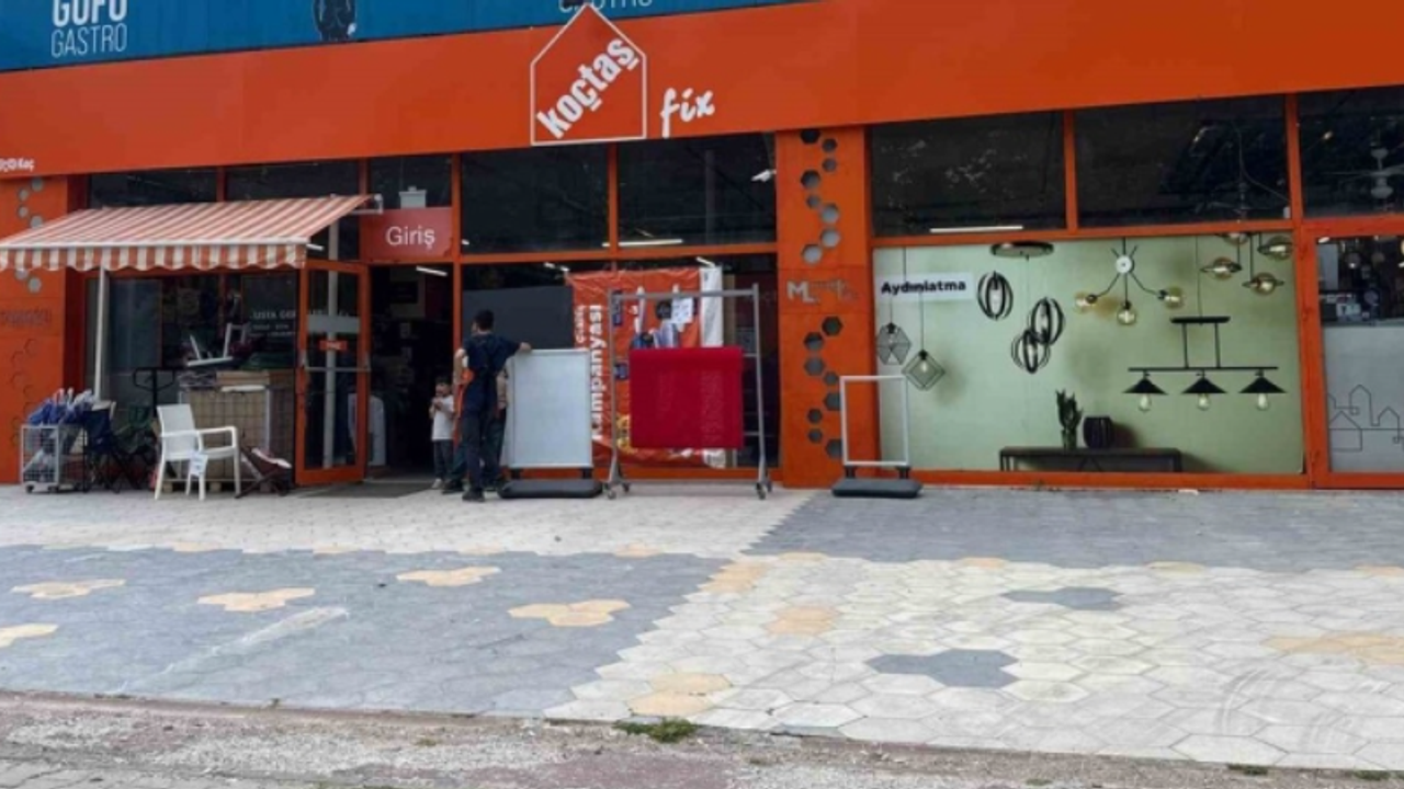Muğla'da Koç Holding'e bağlı Koçtaş'a taşlı saldır