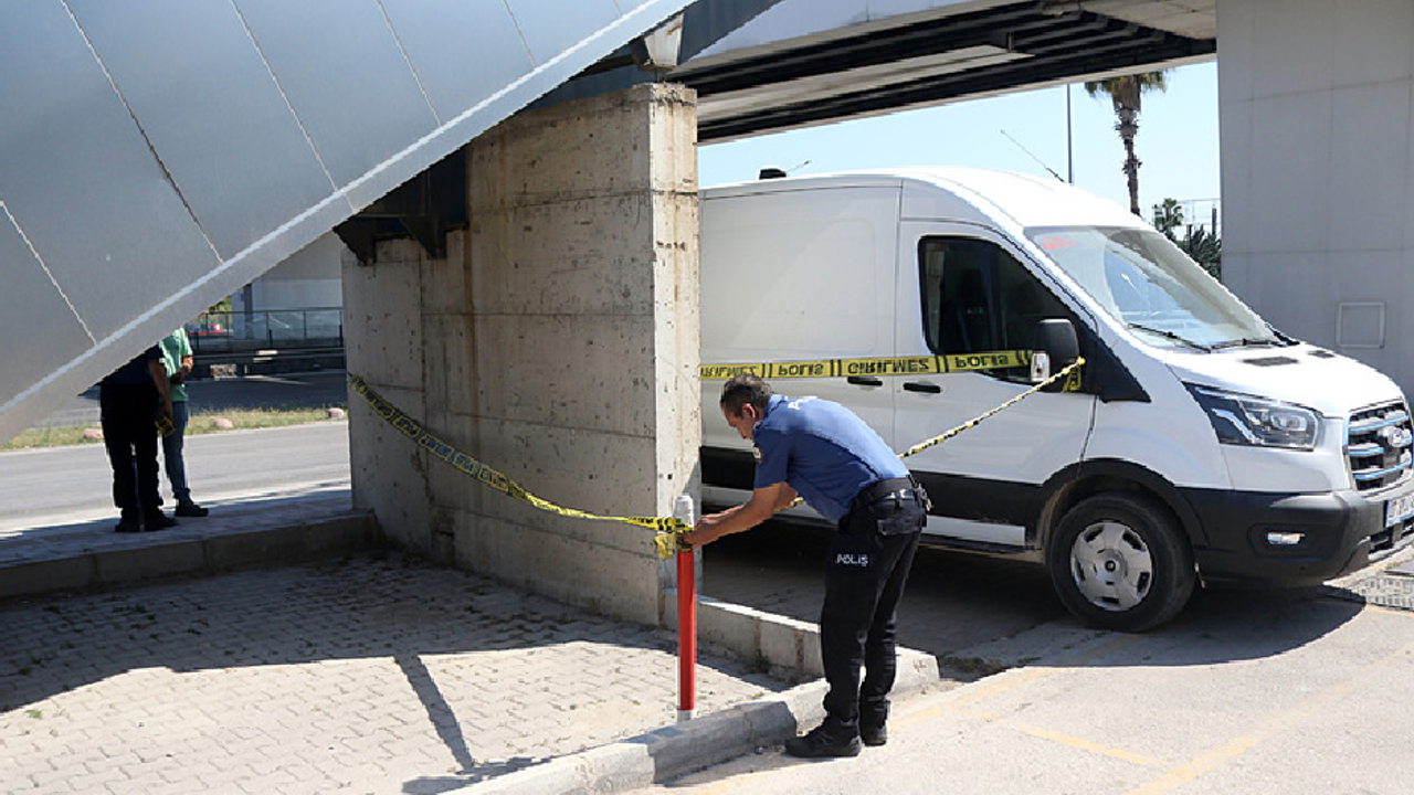 Antalya'da Otokoç galerisine silahlı saldırı