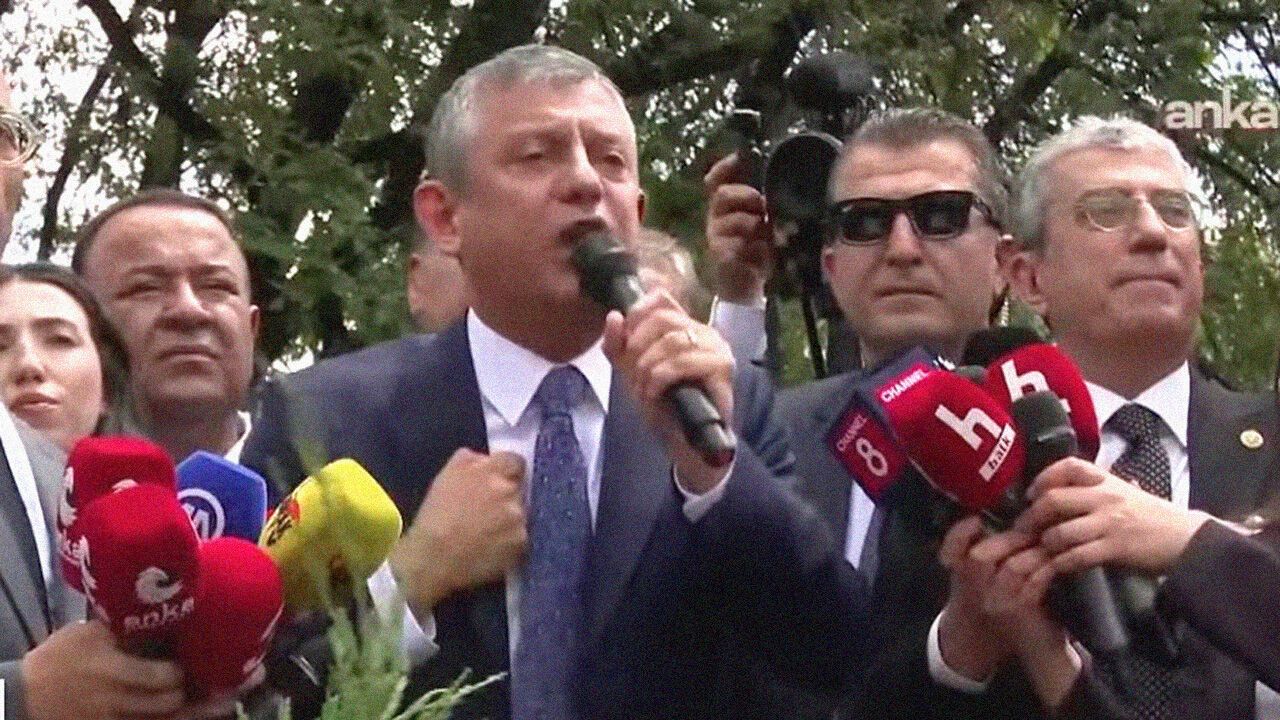 Özel Meclis kapısında halka konuştu: 'Darbeyi püskürttünüz'