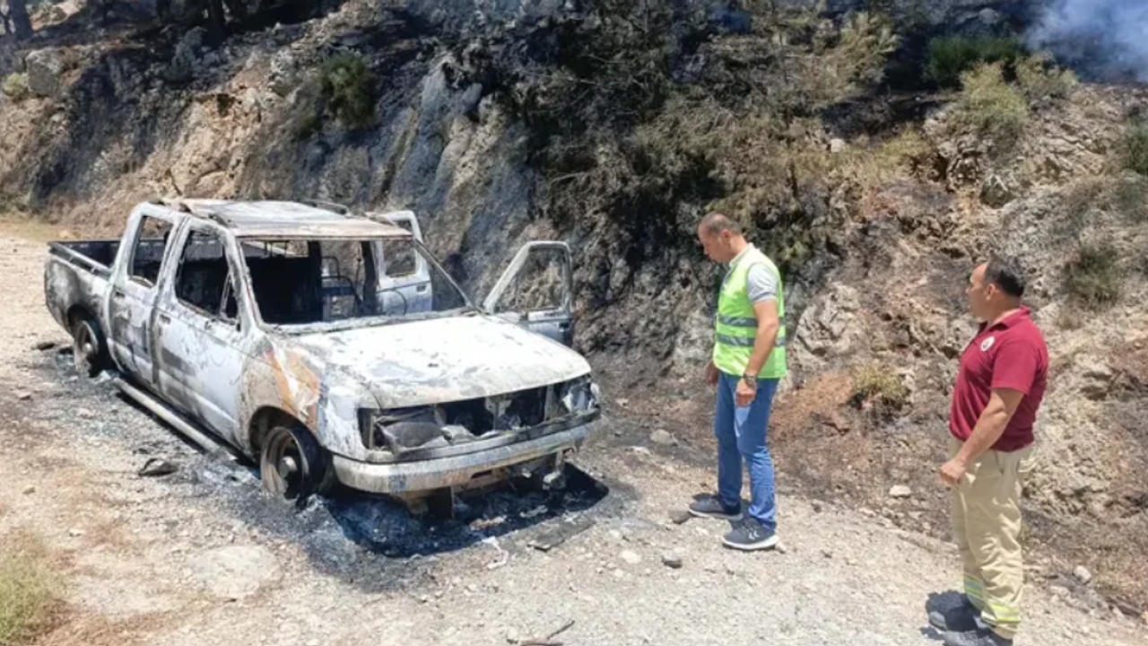 Fethiye'de araç alev aldı, yangın ormana sıçradı