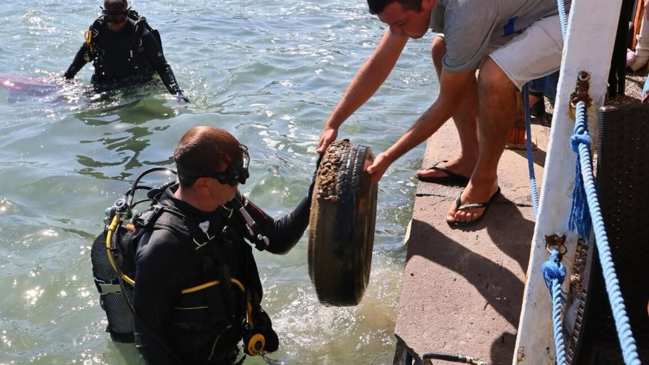 Torba’da deniz dibi temizliği: 75 kilogram atık çıkarıldı