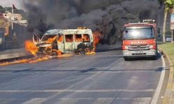 BODRUM'DA SEYİR HALİNDEKİ MİNİBÜS ALEV TOPUNA DÖNDÜ