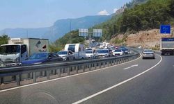 AKYAKA'DA FECİ KAZA SONRASI SAKAR RAMPASINDA 5 KİLOMETRE KUYRUK OLUŞTU