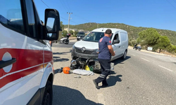 BODRUM'DA KONTROLSÜZ ÇIKIŞ YAPAN ARAÇ, MOTOSİKLETE ÇARPTI! 1 YARALI