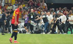 GÖZTEPE - FENERBAHÇE MAÇINDA ALİ KOÇ'A SALDIRI! ARKADAN GELDİ, NE OLDUĞUNU ANLAYAMADAN YERE KAPAKLANDI