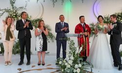 CHP lideri Özgür Özel Muğla'da nikah şahidi oldu