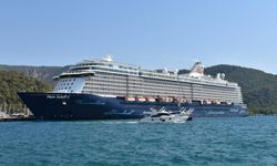 Mein Schiff 5 kruvaziyeri 2 bin 490 yolcusuyla Marmaris'te