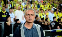 Mourinho'dan derbi sonrası soru sormak isteyen muhabire: Sen kimsin, şaka mı yapıyorsun?