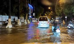 Fethiye'de şiddetli yağış hayatı felç etti: Su baskınları yaşandı