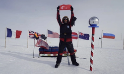 Eski olimpik sporcu Güney Kutbu'nda Türk bayrağını dalgalandırdı