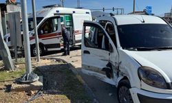 Fethiye’de ambulansla otomobil çarpıştı: 2 yaralı