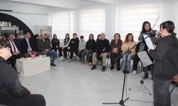 Köyceğiz'de kütüphanede şiir ve müzik buluştu