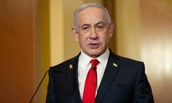 Netanyahu binlerce kişi önünde eşinden fırça yedi