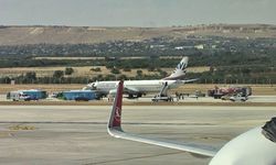 Gaziantep Havalimanı'na inen uçağın lastiği patladı, yolcular tahliye edildi