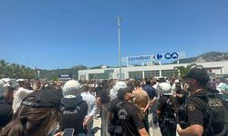 Kapalı Çarşı esnafından Marmaris Belediyesi'ne protesto