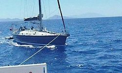 Marmaris açıklarında sürüklenen teknedeki üç kişi kurtarıldı