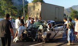 Marmaris'te kamyonla çarpışan otomobilde 16 yaşındaki çocuk hayatını kaybetti