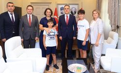 Vali Akbıyık, LGS şampiyonlarıyla bir araya geldi