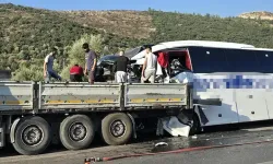 Milas’ta feci kaza: Otobüs çekiciye çarptı, iki kişi öldü