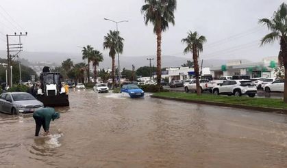 Bodrum’da sağanak günlük yaşamı olumsuz etkiledi