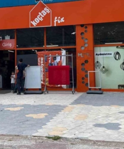 Menteşe'de Koç Holding'e bağlı Koçtaş'a taşlı saldırı