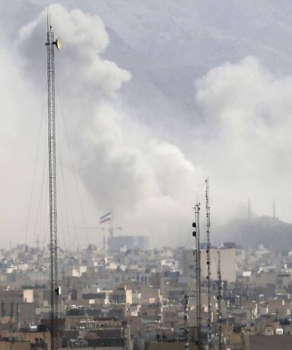 İran; Suriye, Kuveyt, Bahreyn ve Umman'daki Amerikan üslerini vurdu