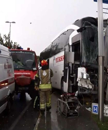 İstanbul'da yolcu otobüsü kazası: İkisi ağır 30 yaralı
