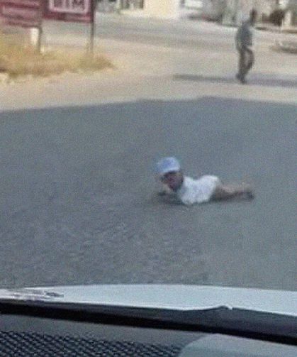 Fethiye'de korkunç iddia: Tartışan çift, bebeklerini yol ortasına bırakıp gitti