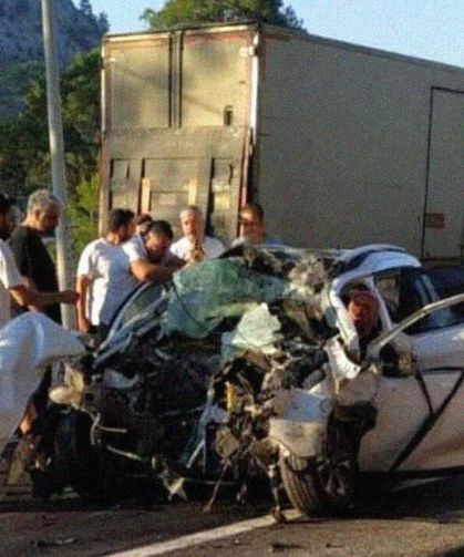 Marmaris'te kamyonla çarpışan otomobilde 16 yaşındaki çocuk hayatını kaybetti