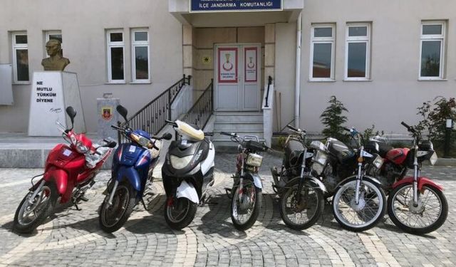 KAVAKLIDERE'DE BİR ŞAHIS ÇALDIĞI MOTOSİKLETLERİ SATMAYA ÇALIŞINCA YAKALANDI