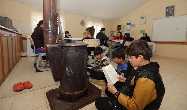 Muğla Büyükşehir Belediyesinin kırsalda açtığı çocuk kütüphanesi miniklerin yeni yuvası haline geldi