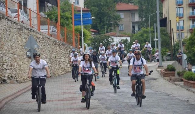 Bisiklet Turu Kavaklıdere'de Şehir Turu ile Başladı