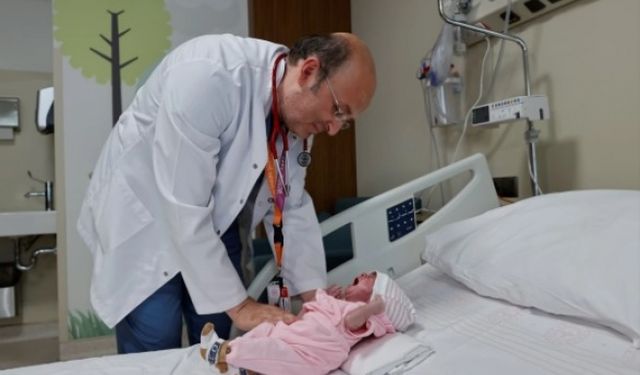 35 GÜNLÜK BEBEK NADİR GÖRÜLEN KALP RAHATSIZLIĞINI YENDİ