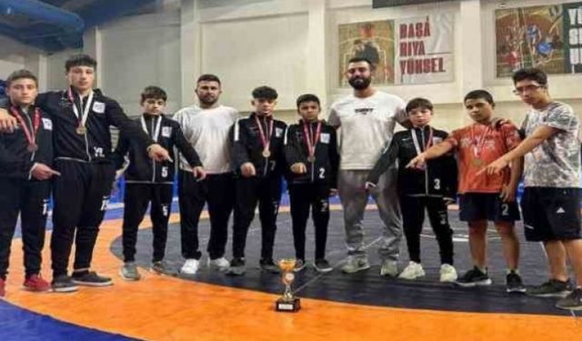SEYDİKEMERLİ PEHLİVANLAR KÜTAHYA'DAN 7 MADALYA İLE DÖNDÜ