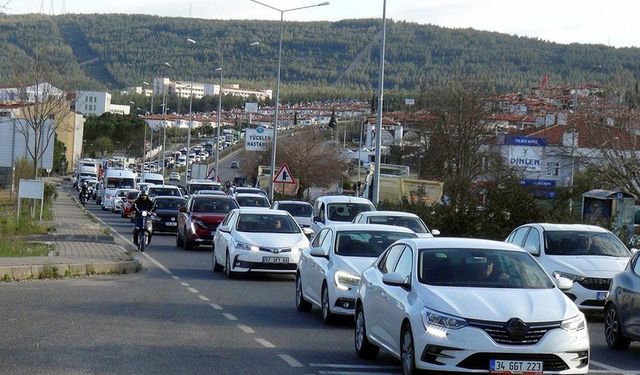 MUĞLA'NIN ÇETİBELİ JANDARMA KONTROL NOKTASI'NDA YOĞUNLUK! TATİLCİLER AKIN AKIN GELİYOR