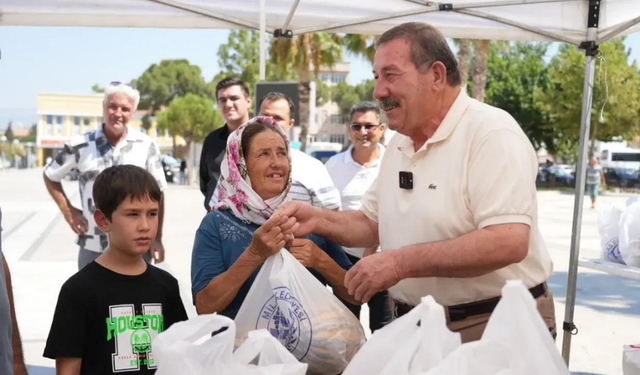 MİLAS BELEDİYESİ 10 TON KAVUNU HALKA ÜCRETSİZ DAĞITTI!