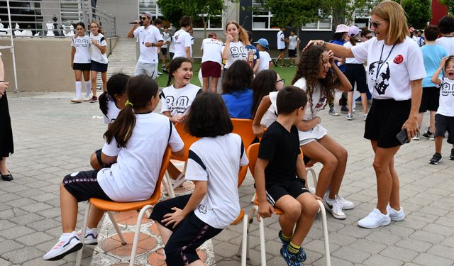 ORTACA FİNAL OKULLARI'NDAN OKULA MERHABA PARTİSİ: ETKİNLİKLER RENKLİ GÖRÜNTÜLER OLUŞTURDU