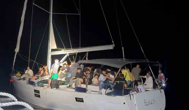 Datça’da sürüklenen yelkenliden 21’i çocuk 78 göçmen çıktı!