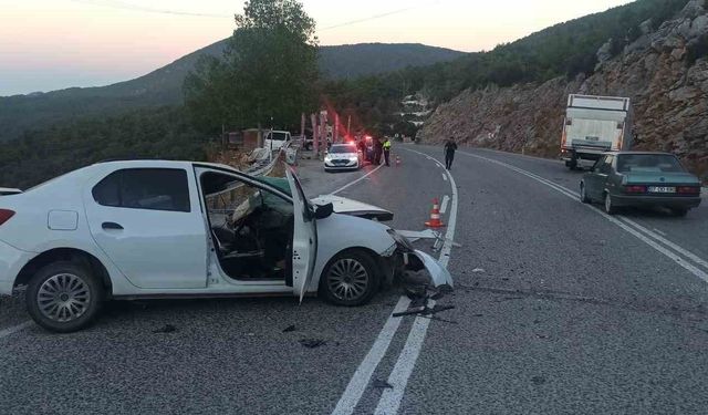 Seydikemer’de TIR’la otomobil çarpıştı: 1 ölü