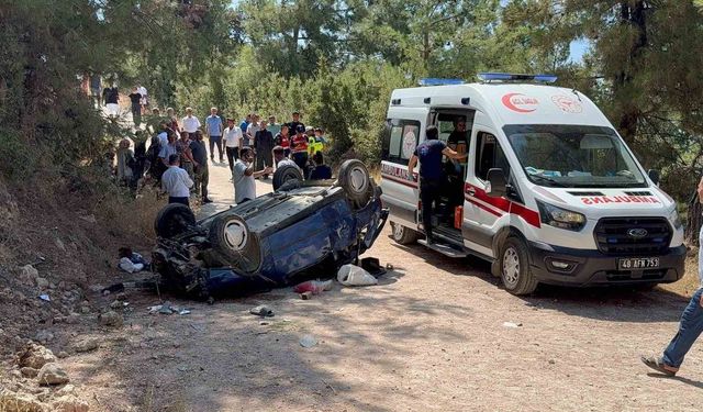 Seydikemer’de düğüne giden aile şarampole yuvarlandı: 2 ölü, 5 yaralı