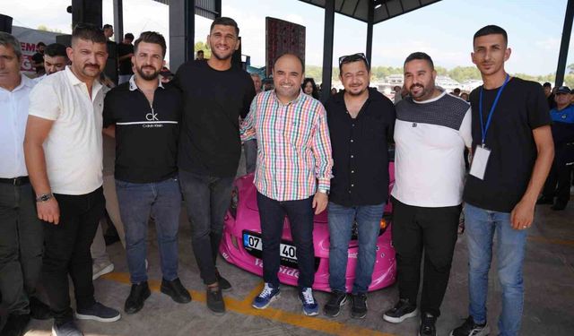 Otomobil tutkunları Seydikemer’de buluştu!