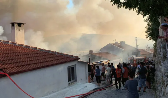 Seydikemer’de müstakil ev, alev alev yandı!