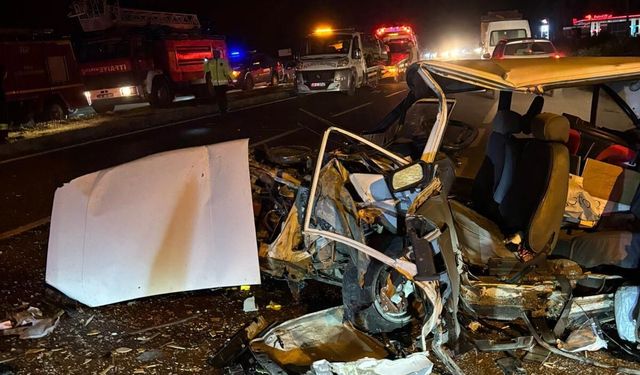 Muğla’da görünmez kaza: İki araç kafa kafaya çarpıştı