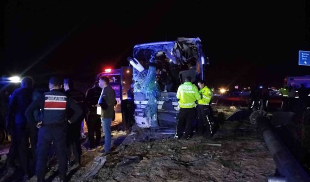 Fethiye-İstanbul seferini yapan otobüs kaza yaptı: 1 ölü, 13 yaralı