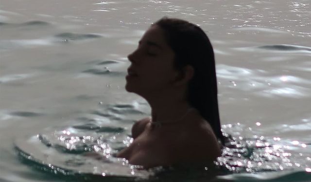 Elvin yaza veda edemedi! Kasımda Datça’da deniz keyfi!