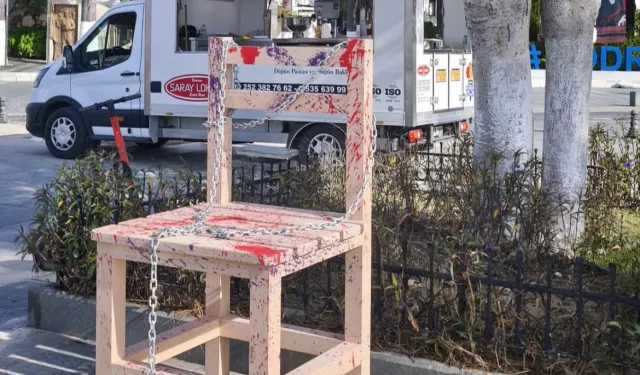 Muğla’dan anlamlı mesaj: Zincirli boş sandalyelerle kadına şiddete dikkat çekildi