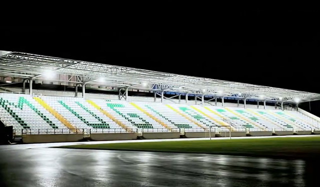 Muğla Atatürk Stadı’nda sona doğru: Tribünler ışıl ışıl!