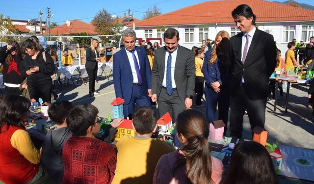 Köyceğizli çocuklardan anlamlı sergi: Geleceğin trafiğini öğrenciler tasarladı