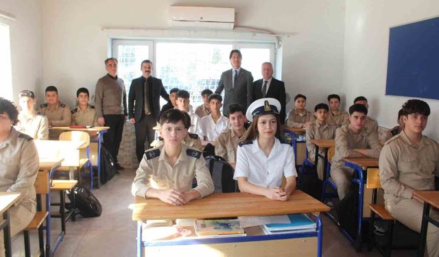 Kaymakam Mert Kumcu, Köyceğiz’deki gemi simülasyon laboratuvarını inceledi